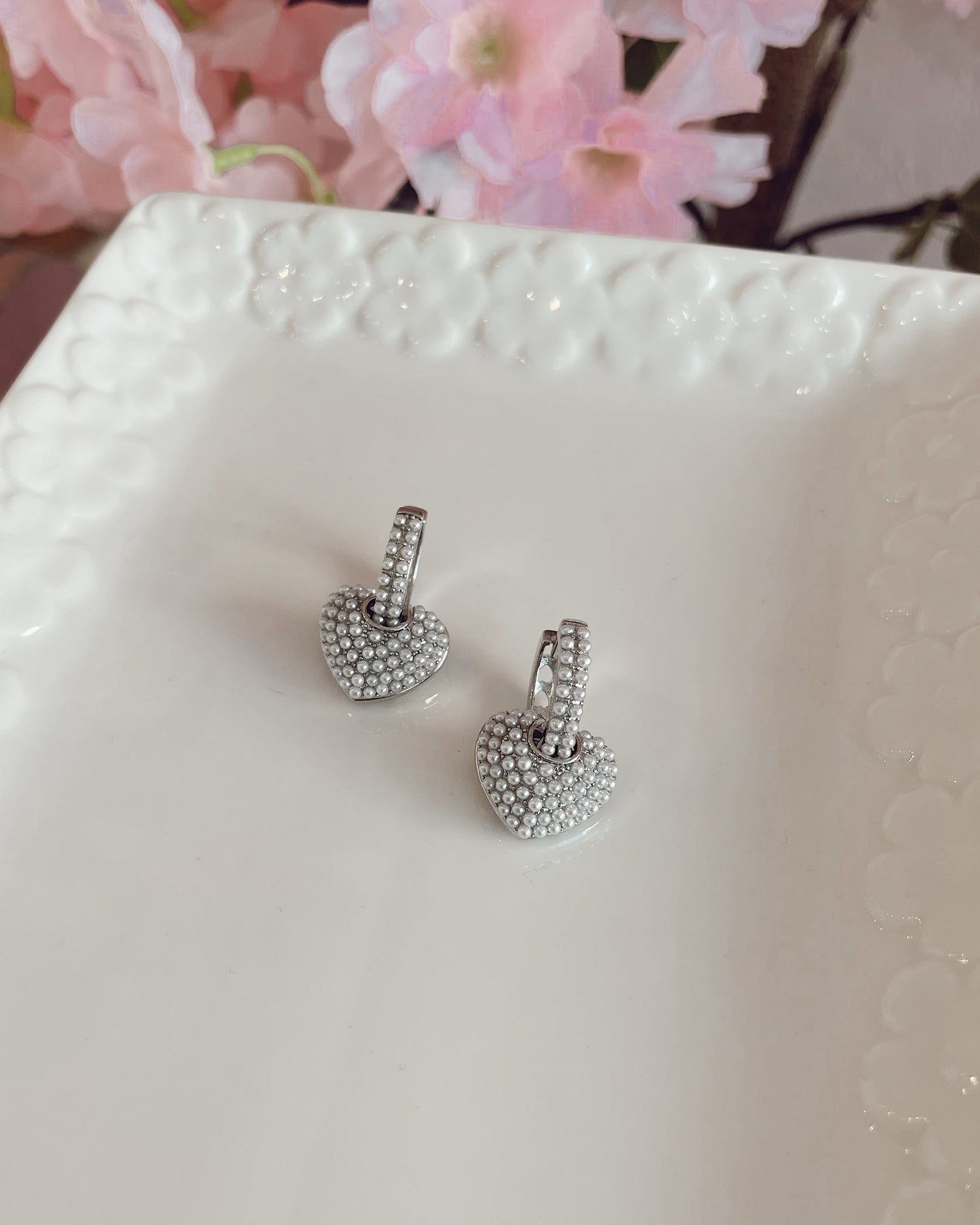 Silver Pretty Pearl Heart Huggies