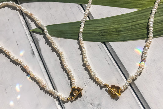 Daisy Toggle Pearl Choker