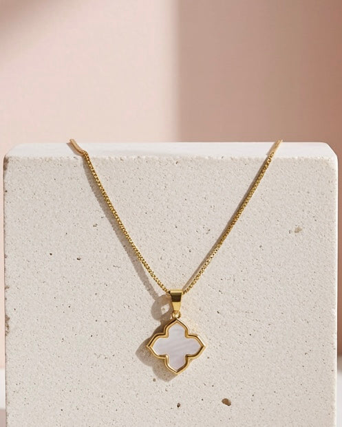 Pearl Mirage Clover Necklace