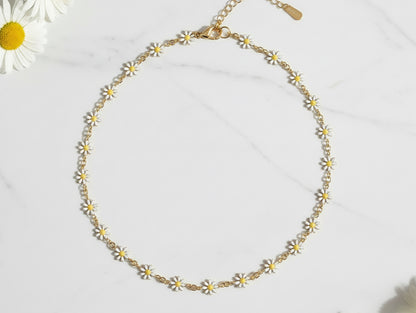 White Daisy Necklace