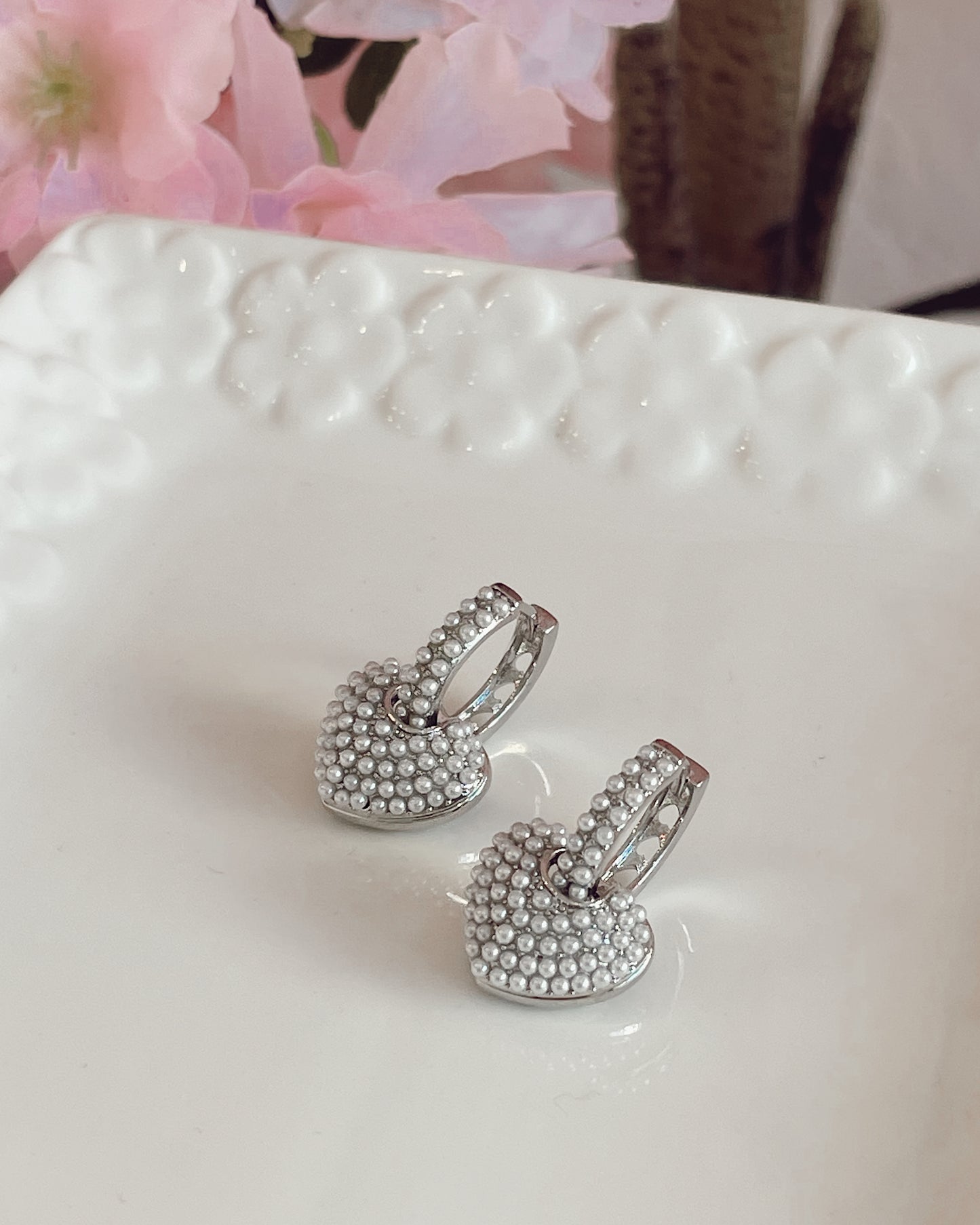 Silver Pretty Pearl Heart Huggies