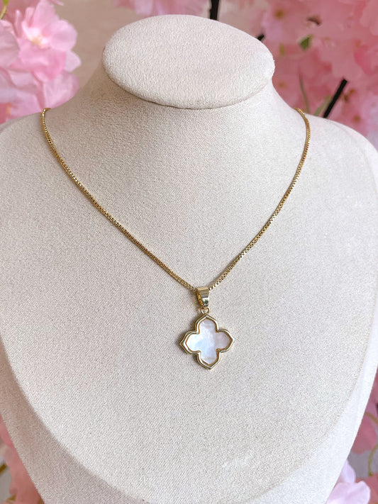 Pearl Mirage Clover Necklace