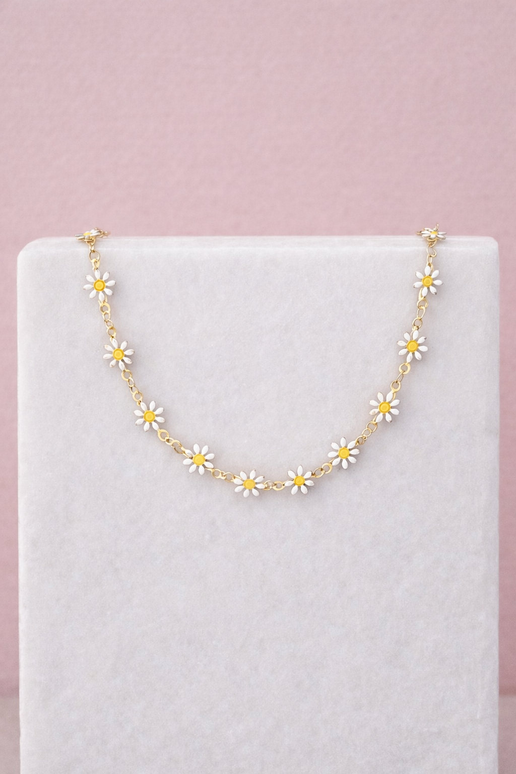 White Daisy Necklace