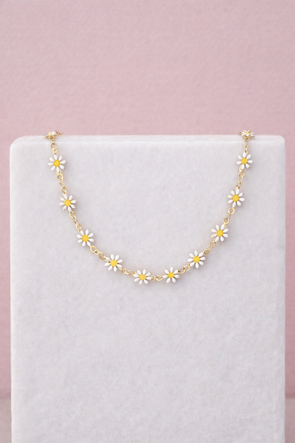 White Daisy Necklace