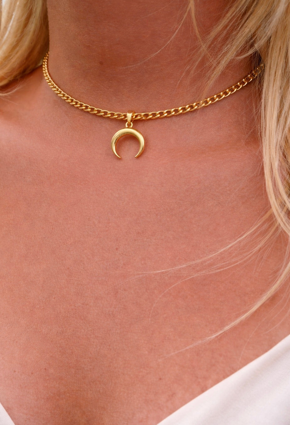 Chunky Horseshoe Moon Choker