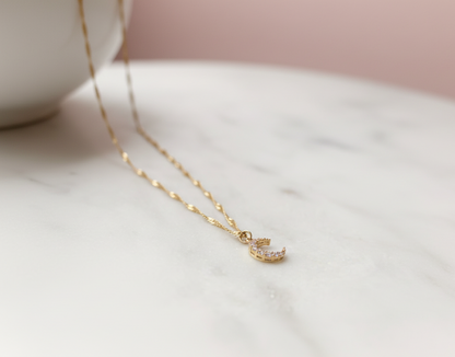 Twist Chain Crescent Moon Necklace
